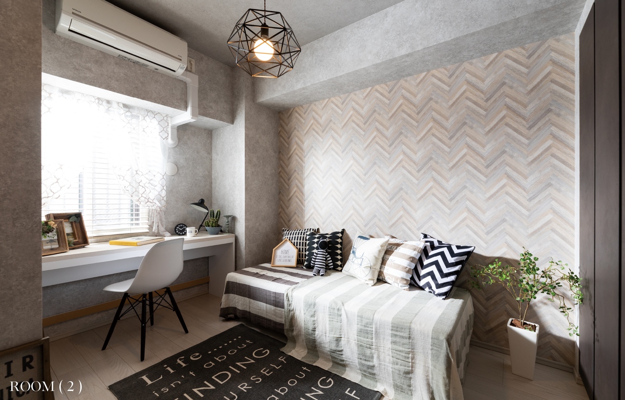ROOM(2)