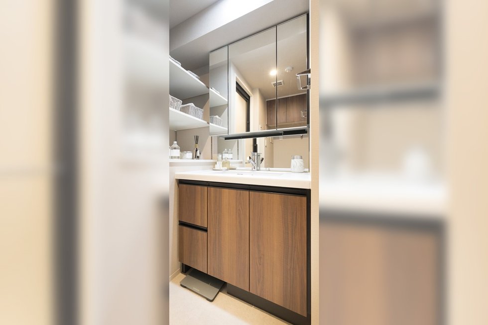 POWDER ROOM