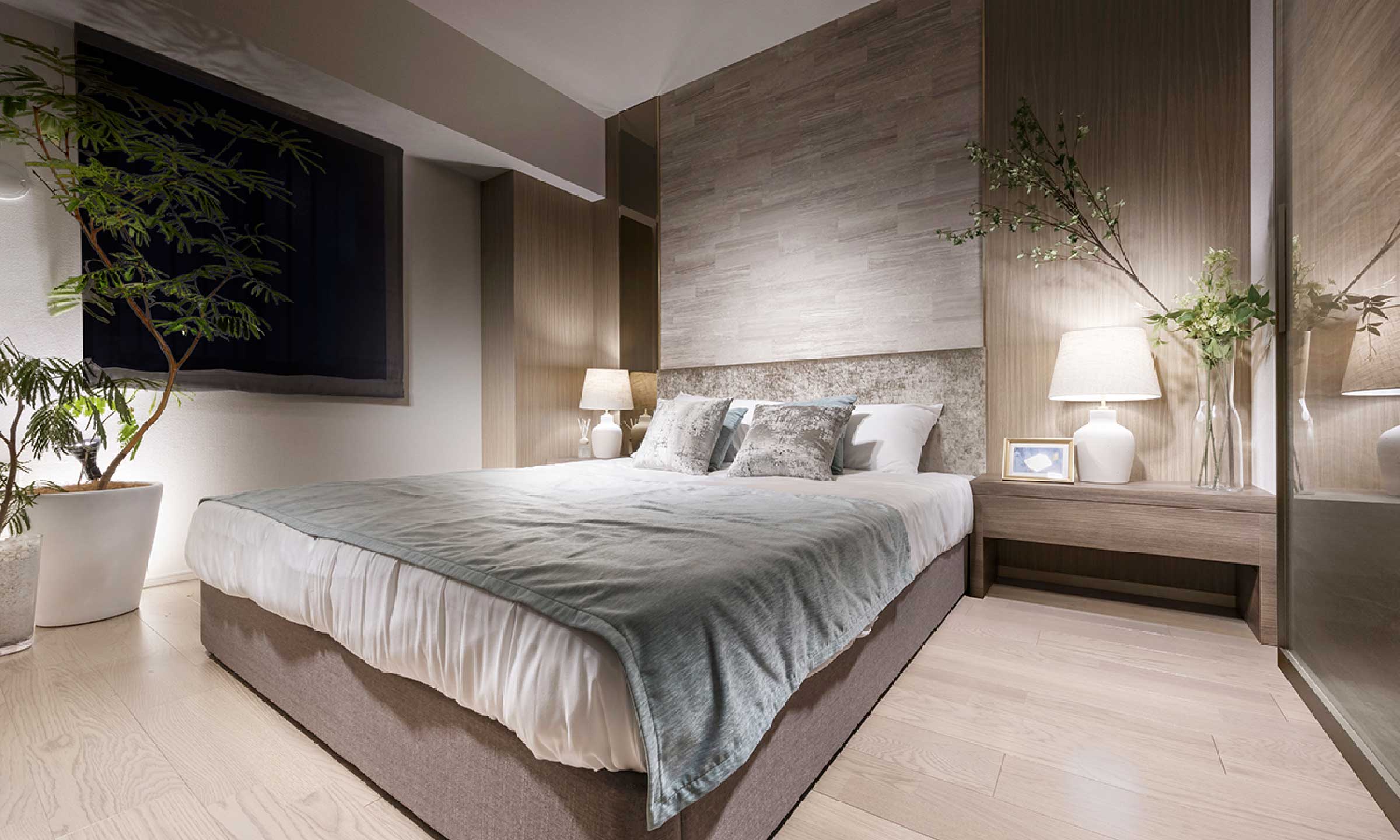 主寝室
MASTER BED ROOM