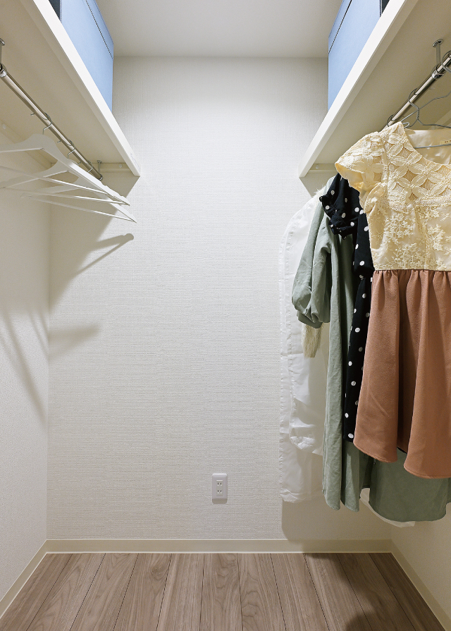 KIDS ROOM CLOSET