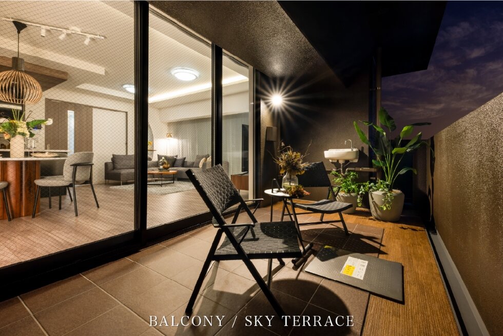 BALCONY / SKY TERRACE