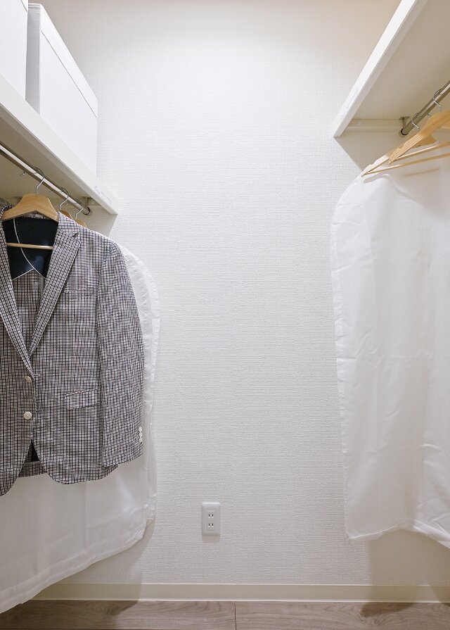 PRIVATE ROOM CLOSET