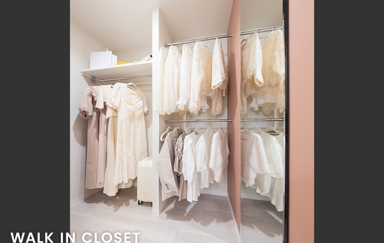 WALK IN CLOSET