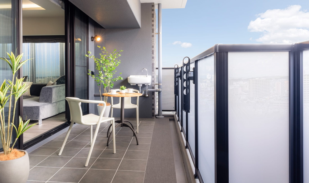 BALCONY