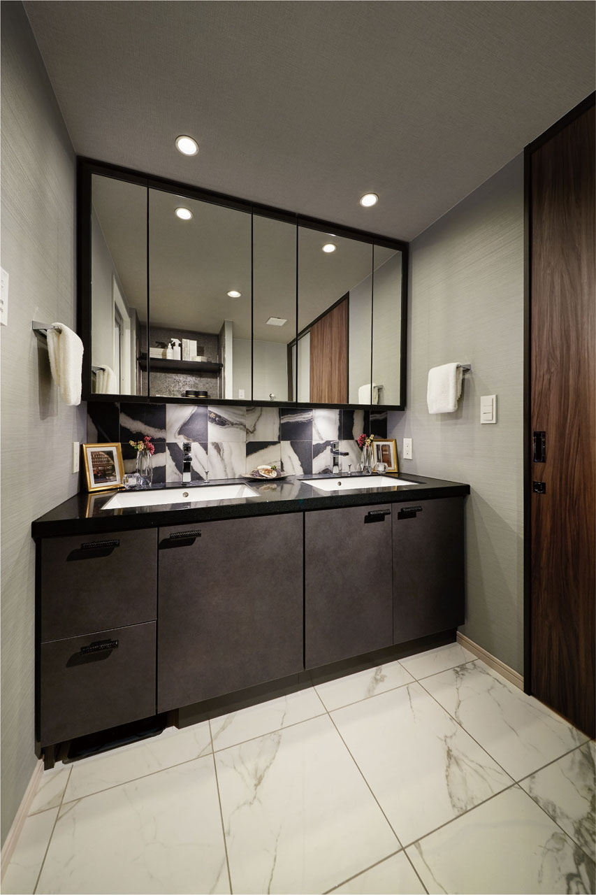 DRESSING ROOM