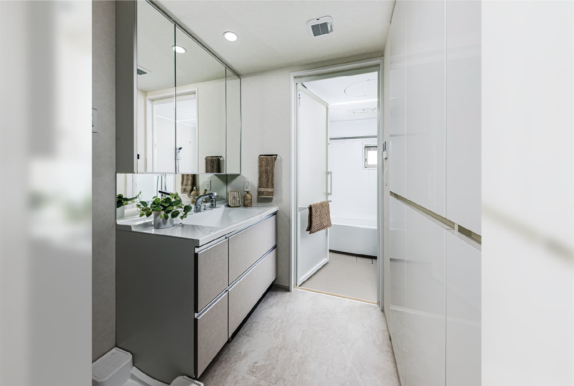 POWDER ROOM