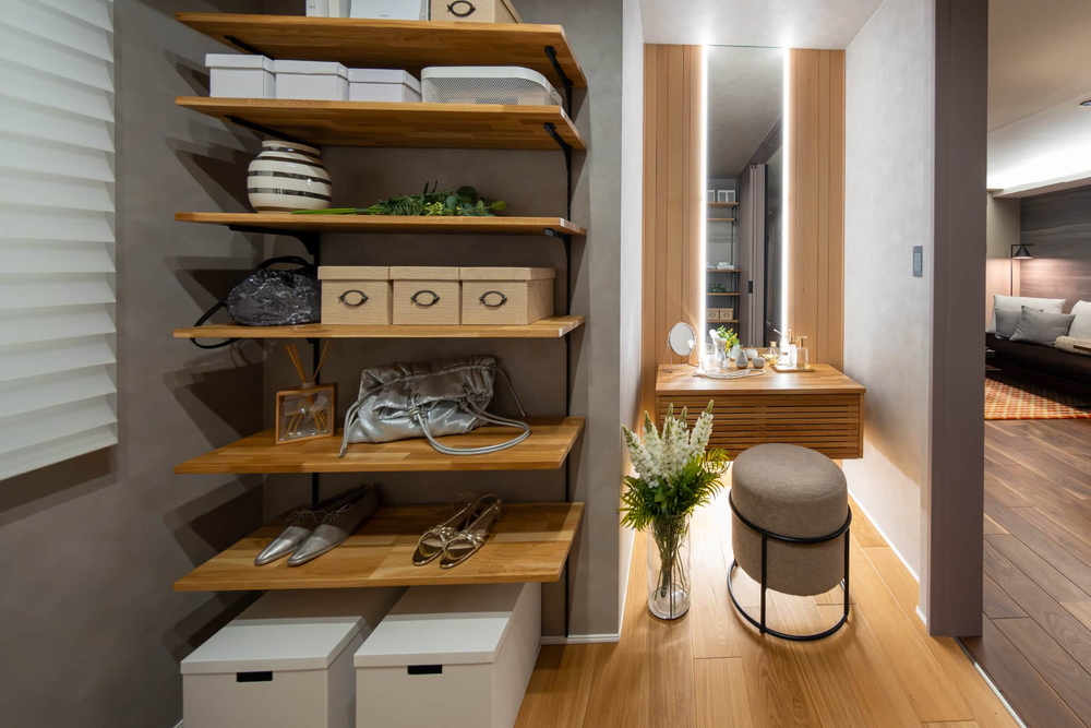 POWDER CORNER in CLOSET