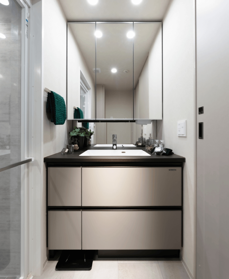 DRESSING ROOM