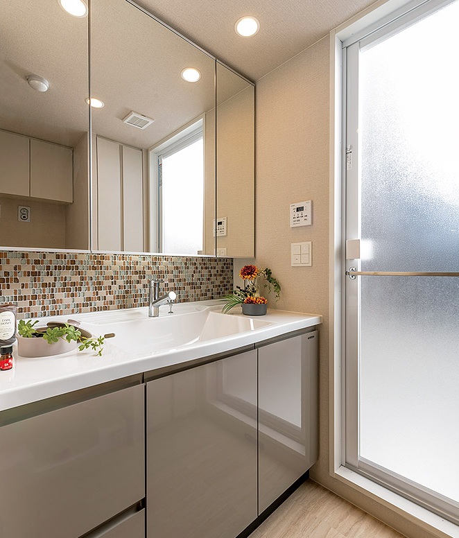 POWDER ROOM
