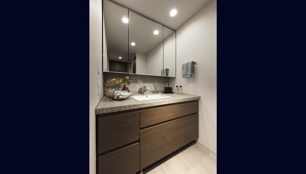 POWDER ROOM