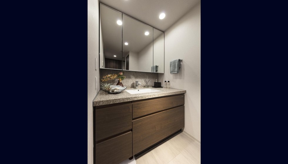 POWDER ROOM