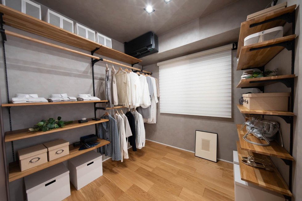 WALK IN CLOSET