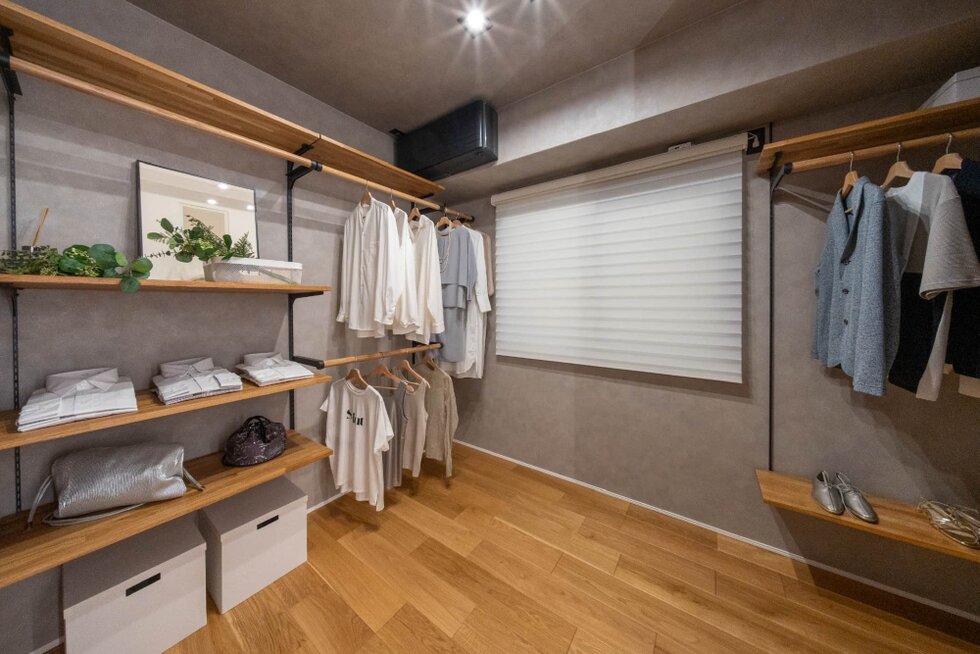WALK IN CLOSET