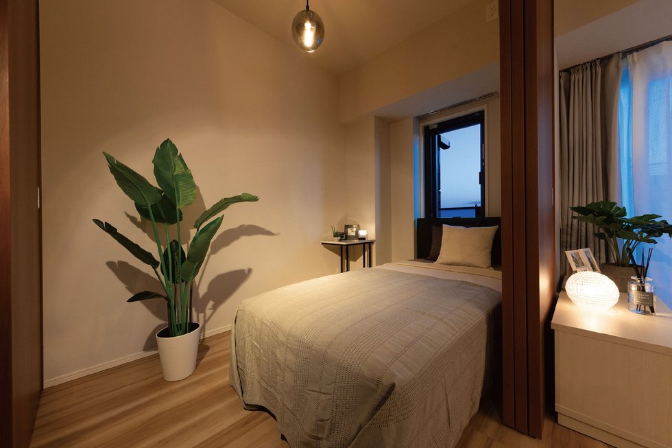 MASTER BED ROOM