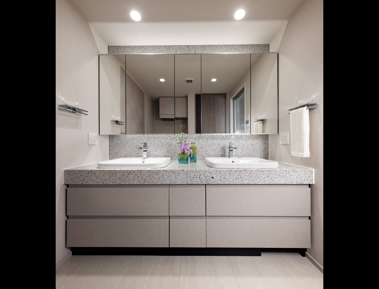H type Powder Room