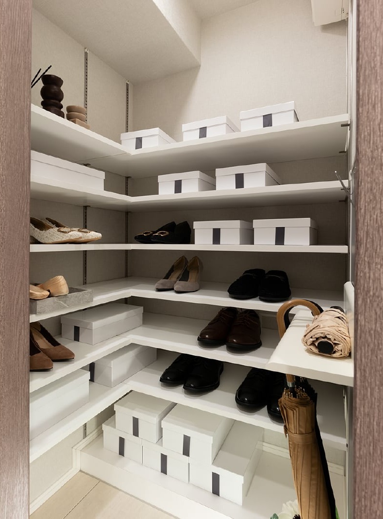 SHOES CLOSET