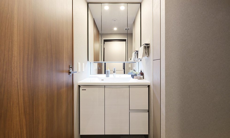 POWDER ROOM