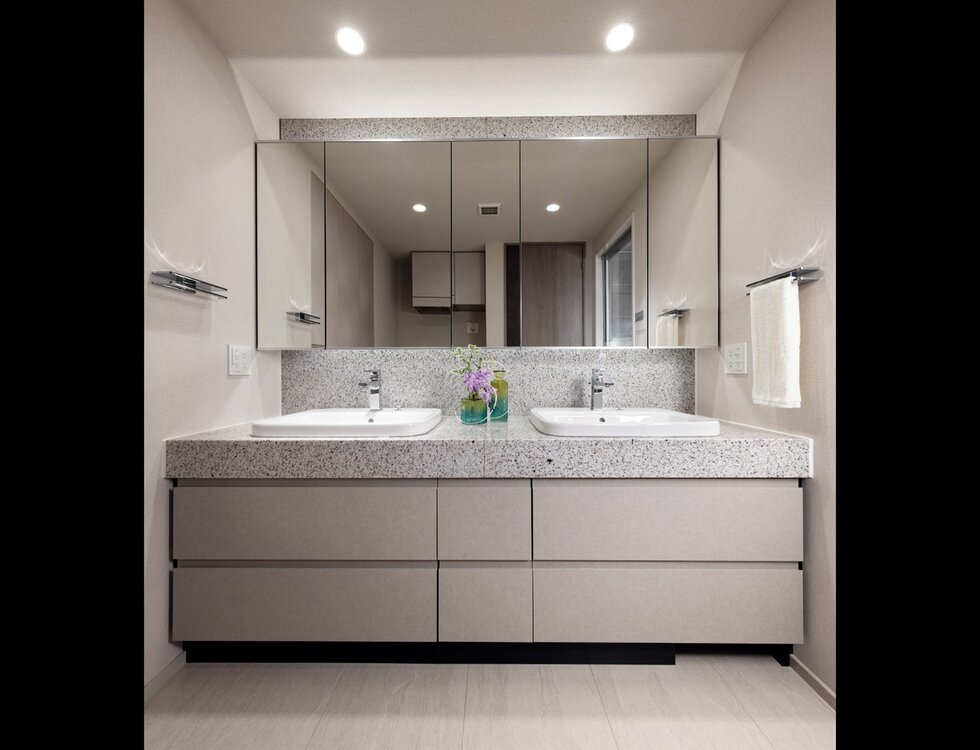H type Powder Room