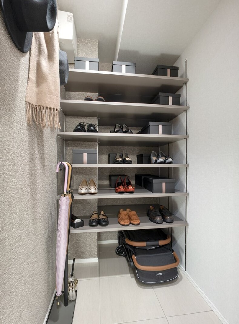 SHOES CLOSET