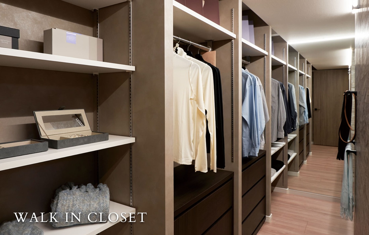 WALK IN CLOSET