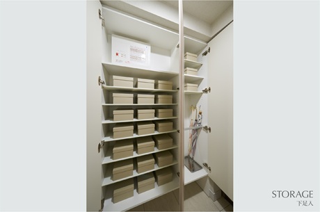 STORAGE 下足入