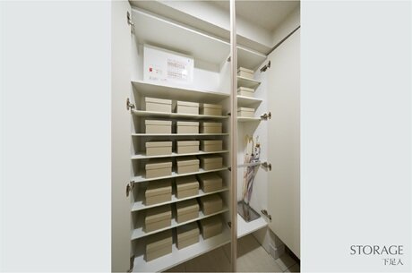 STORAGE 下足入