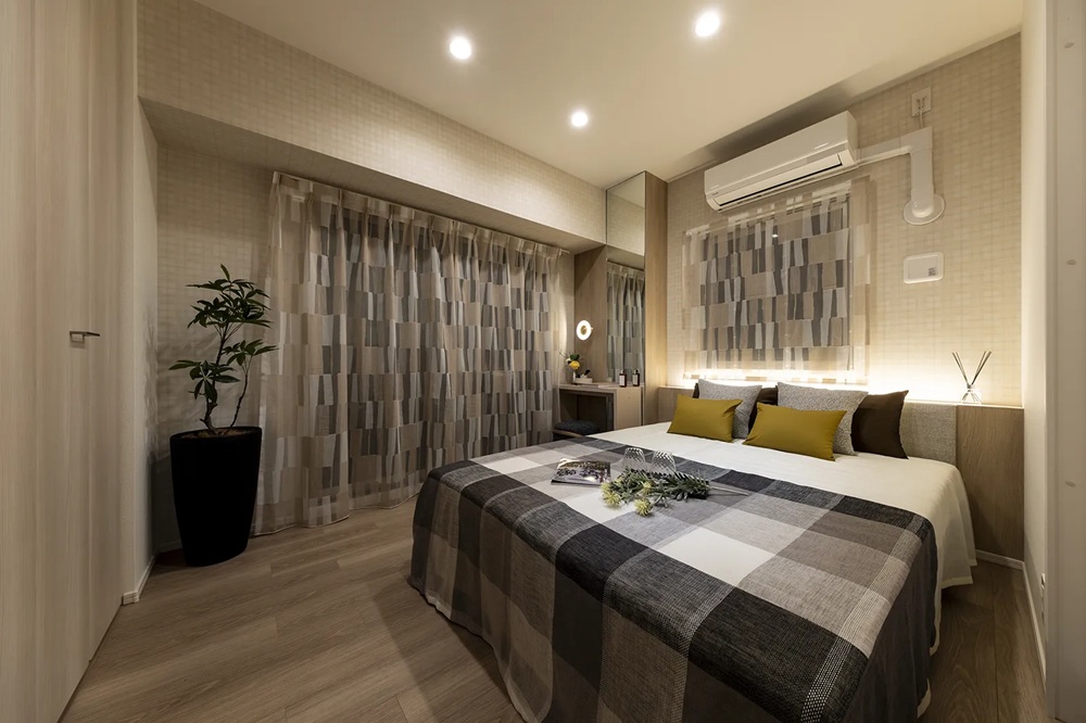 MASTER BED ROOM