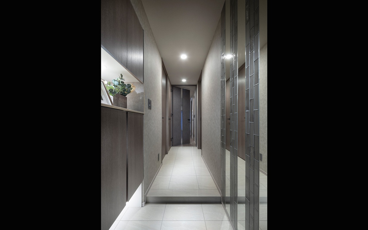 Entrance & Corridor