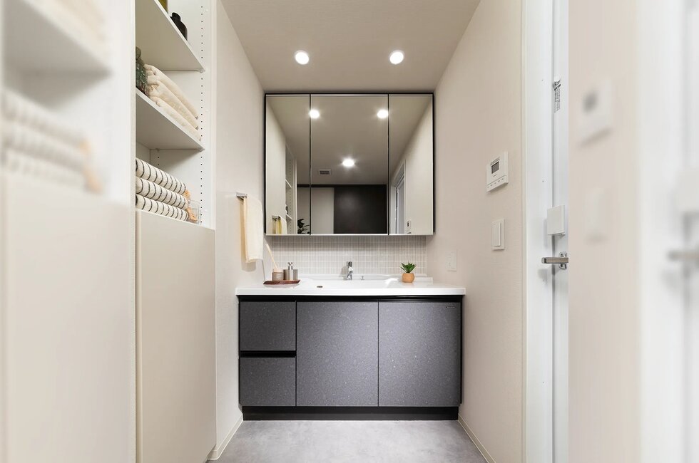 POWDER ROOM