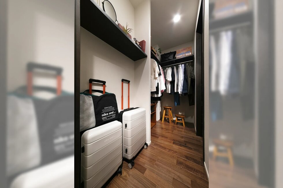FAMILY CLOSET