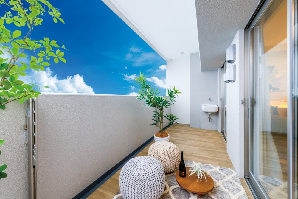 BALCONY