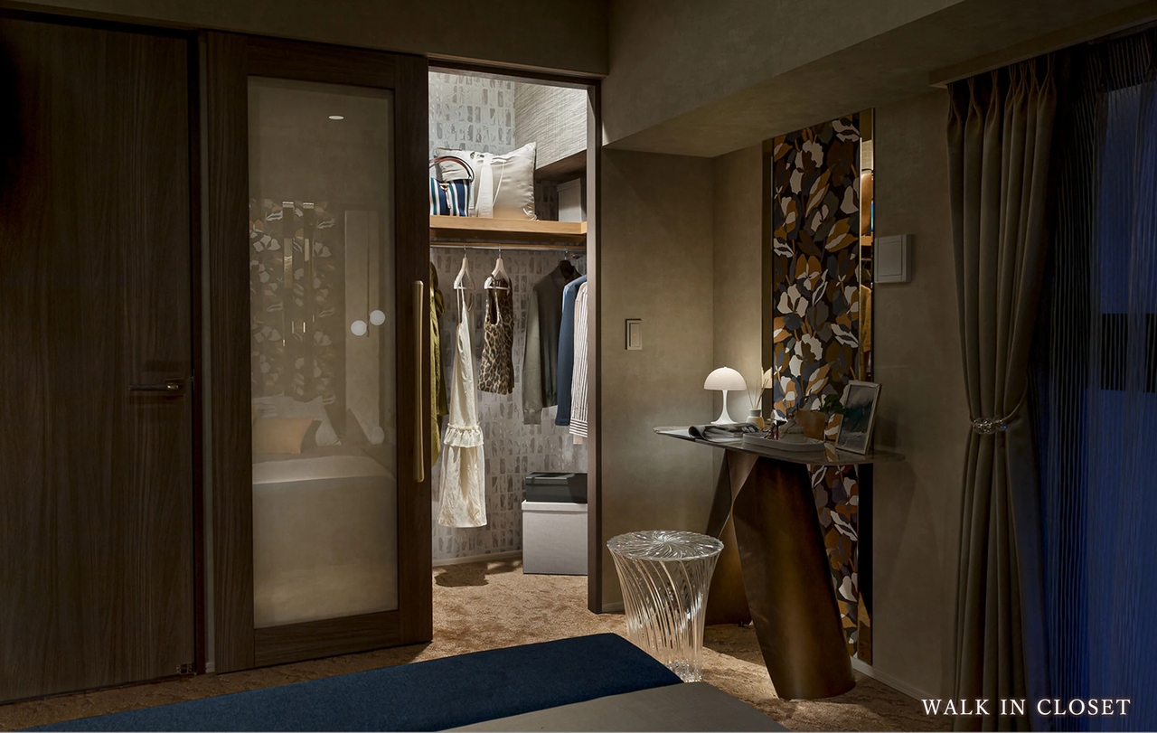 WALK IN CLOSET