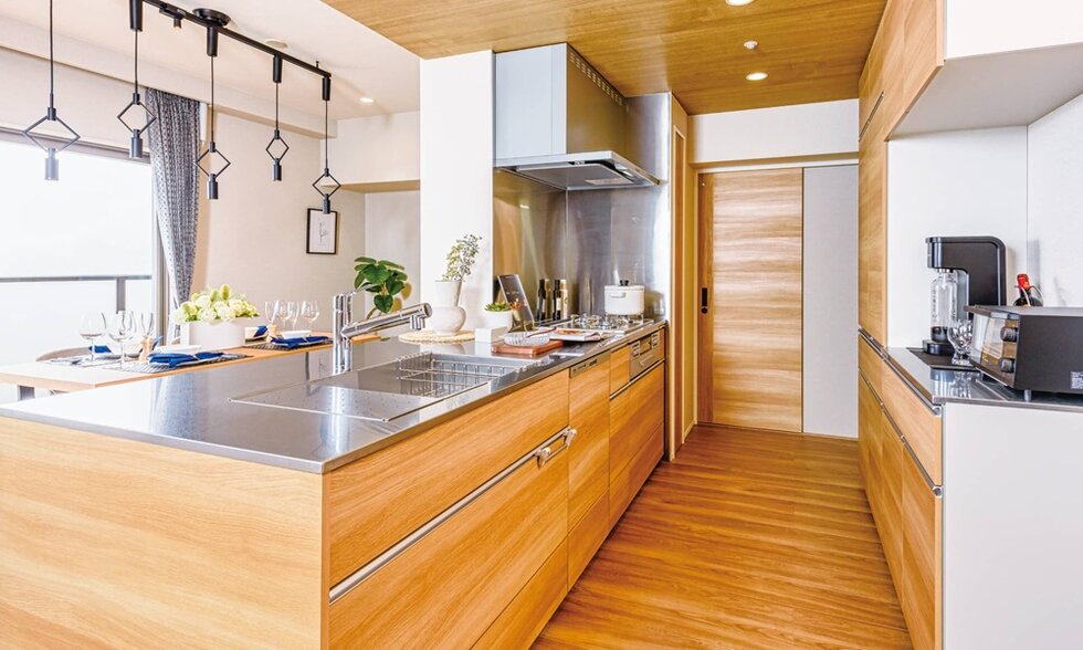 KITCHEN