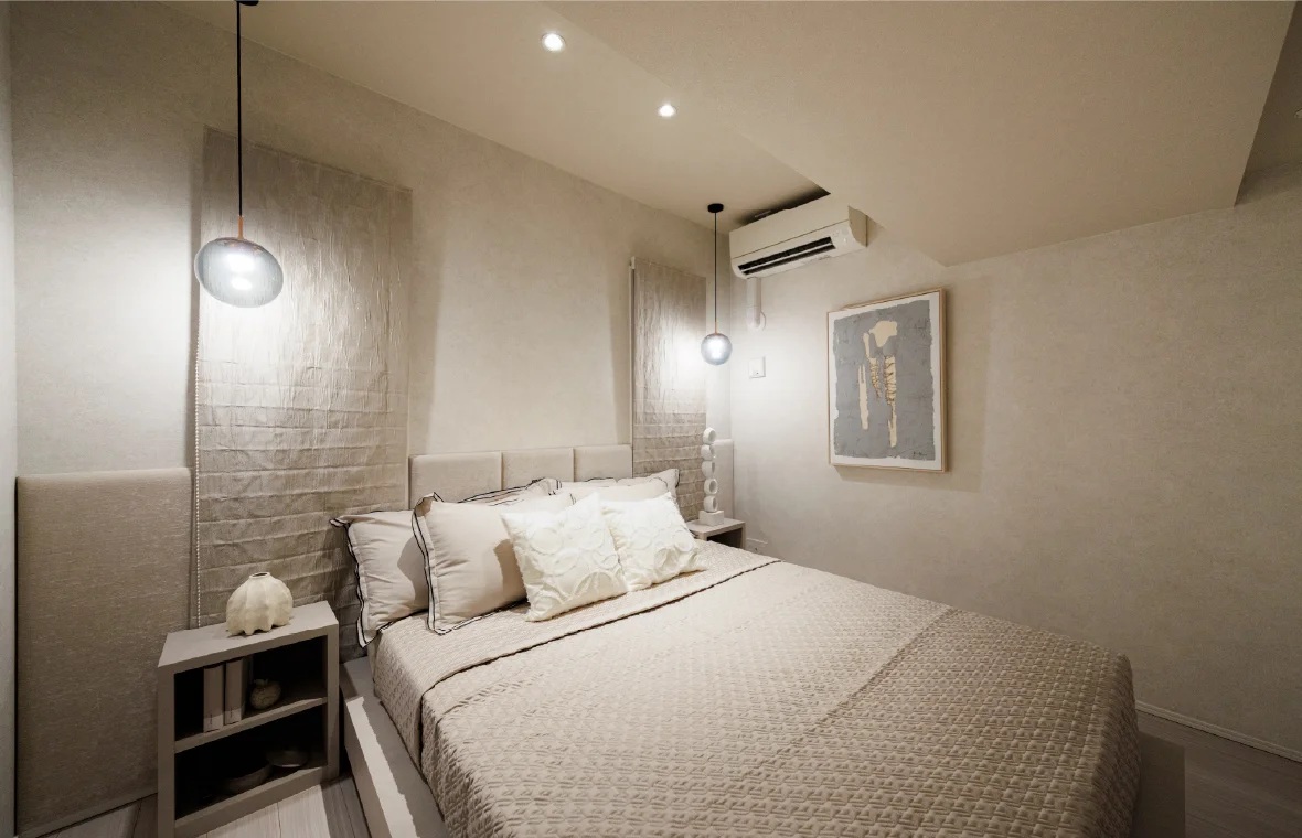 ROOM 1