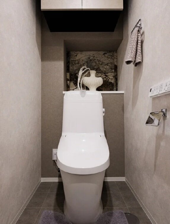 RESTROOM