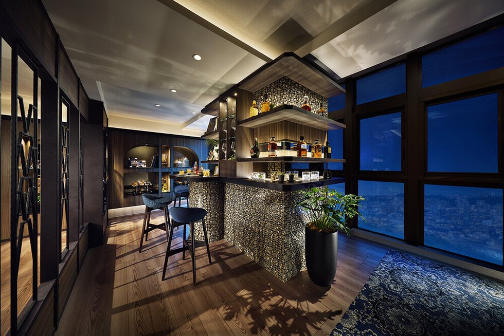 Bar Corner