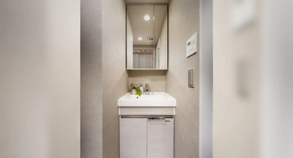 POWDER ROOM