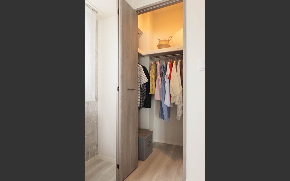 Walk-in Closet