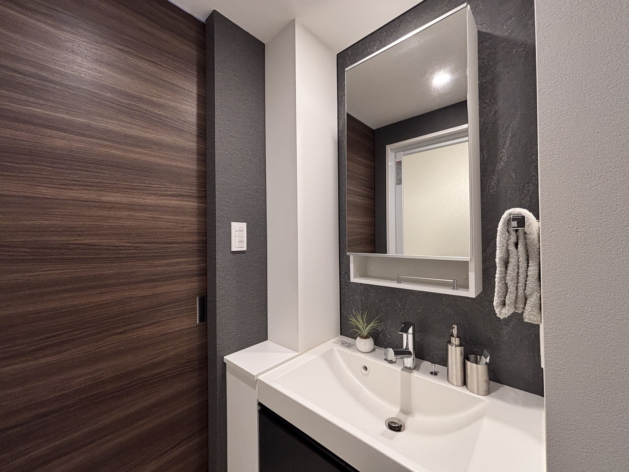 POWDER ROOM