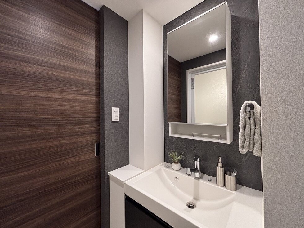 POWDER ROOM