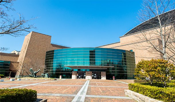 福岡市総合図書館