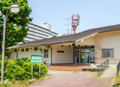 長居庭球場