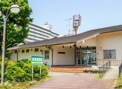 長居庭球場