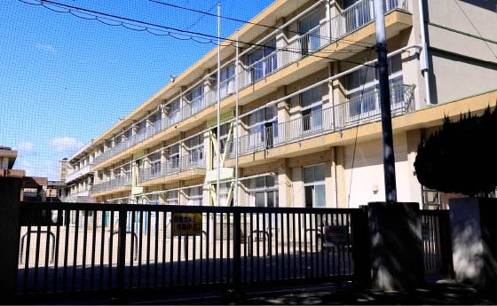 春日町小学校