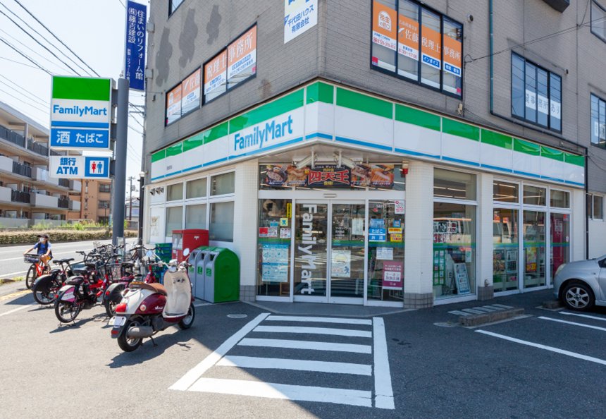 ファミリーマート西旭町店