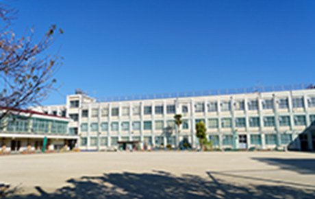 市立 内山小学校(正門)
