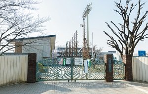 新曽中学校