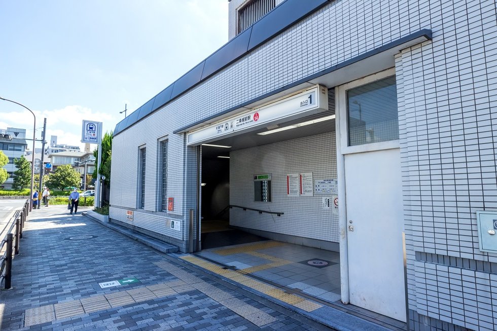 地下鉄東西線「二条城前」駅(出入口1)