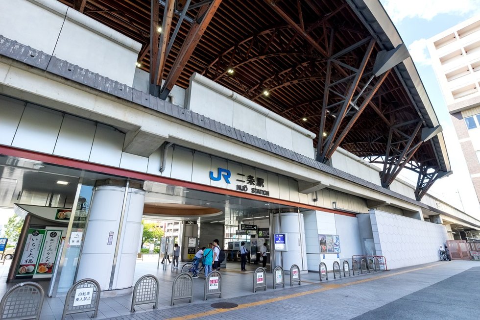 JR嵯峨野線「二条」駅（改札口付近駅舎）