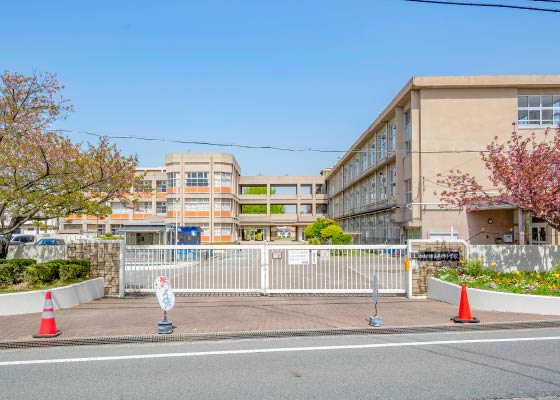 私立平岡小学校